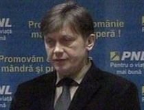 Crin Antonescu, susţinut de 28 de filiale judeţene pentru preşedinţia PNL