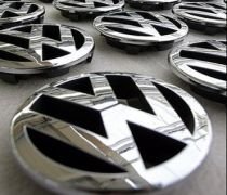 Volkswagen concediază temporar 16.500 de angajaţi, pe fondul crizei financiare
