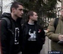 Ion Iliescu, aniversare cu probleme. "Noii Golani" au manifestat în tricouri cu mesaj jignitor