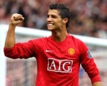 Manchester United trage cu dinţii de Ronaldo şi îi oferă cel mai mare salariu din Anglia: 222.000 de euro pe săptămână