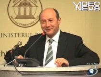 Băsescu, despre înălţimea lui Boc: Ferească Dumnezeu să fii mai scund decât doamna Kovesi (VIDEO)