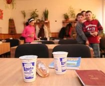  Elevii nu vor mai primi "corn şi lapte", ci masă caldă "after-school"

