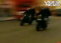Jaf, în direct la TV! Patru hoţi au fost filmaţi, după ce au încercat să fure dintr-un magazin londonez (VIDEO)