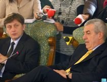 Delegaţii liberali joacă la două capete: Calculele voturilor dau cu plus şi la Tăricenu, şi la Antonescu