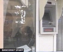 Vrancea. Un bancomat CEC a fost spart. Hoţii au furat 120.000 de lei 