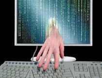Hackeri români, arestaţi pentru furtul electronic a peste 350.000 de euro

