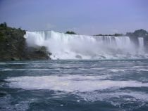 Salvare impresionantă, în Canada: Un bărbat a fost scos din Niagara, după ce s-a aruncat de la 50 de metri
