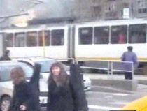 Un tramvai a luat foc în Bucureşti. Nimeni nu a fost rănit (VIDEO)