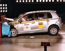 Volkswagen Golf VI a primit punctajul maxim la testele EuroNCAP (VIDEO)