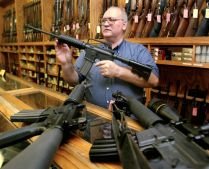 Vremuri de criză: vânzările de arme înfloresc în SUA


