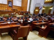 Angajaţii Camerei Deputaţilor, ocoliţi de criză: Biroul Permanent vrea să acorde prime de două milioane euro