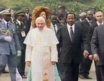 Papa Benedict al XVI-lea şi-a început vizita în Angola