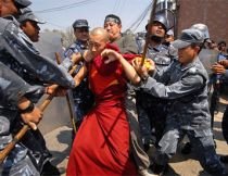 93 de călugări tibetani, arestaţi în China

