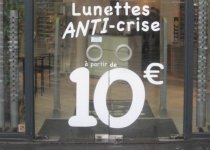 La soare te poţi uita, dar la criză ba. Belgienii au scos pe piaţă ochelarii anti-criză (FOTO)