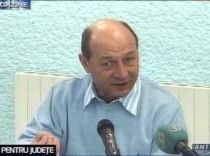 Traian Băsescu susţine că orele de sport trebuie să rămână în programă