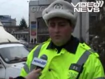 Poliţist român: "Asigurarea va repara gardul şi copacul, iar celelalte va suporta conducătorul auto" (VIDEO)