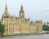 Scandal la Parlamentul britanic. Poliţia a intervenit cu gaze lacrimogene