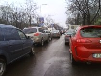 Trafic de coşmar la ieşirea din Bucureşti, începând de la Piaţa Presei Libere (FOTO)