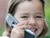 Conform noului cod civil, părinţii vor putea decide cu cine vorbesc copiii la telefon 