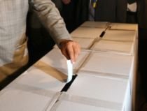 Partidul Comunist câştigă alegerile din Republica Moldova, potrivit rezultatelor preliminare