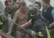 Italia. Şaizeci de persoane, salvate de sub dărâmături, după cutremurul de luni dimineaţă