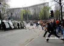 Trei persoane au murit la Chişinău, în timpul protestelor faţă de regimul comunist