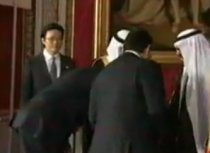 Controversă: A făcut Obama o plecăciune în faţa regelui Arabiei Saudite? (VIDEO)