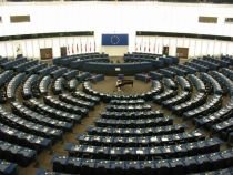 Opt partide şi trei independenţi în cursa pentru mandatele de eurodeputaţi
