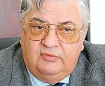 Migratorul politic Mircea Coşea, numit de Boc la şefia Institutului Naţional de Administraţie