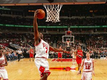 Chicago Bulls obţine a patra victorie consecutivă şi îşi asigură calificarea în playoff (VIDEO)