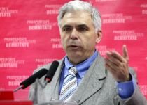 Adrian Severin: Birocraţia CE a dus la o reacţie slabă la acţiunile Moldovei

