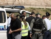 Atac la Ierusalim. Doi poliţişti, răniţi de un palestinian la un post de control 