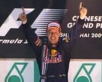 Red Bull a prins aripi în MP al Chinei: Vettel - locul 1, Webber ? locul 2 (VIDEO)