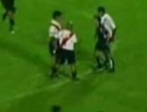 Sânge latin: bătaie pe cinste între fotbalişti, arbitri şi spectatori în Argentina (VIDEO)