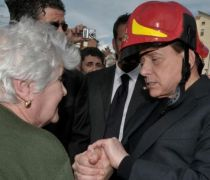 Berlusconi vrea să organizeze summitul G8 în oraşul devastat de cutremur, L'Aquila

