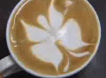 Artă într-o ceaşcă de cafea. Vedeţi cum poate fi decorată populara băutură (VIDEO)
