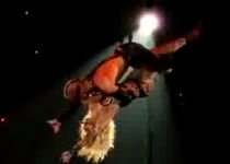 Britney Spears şi-a pierdut părul pe scenă (VIDEO)