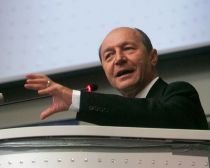 Băsescu critică politicienii: "Foarte mulţi uită de europarlamentare şi se ocupă de prezidenţiale"