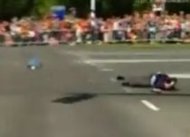 Olanda. Patru morţi şi 13 răniţi, după ce o maşină a izbit mulţimea, în timpul unei parade (VIDEO)