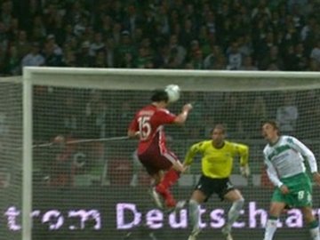 Piticul Trochowski înscrie cu capul şi aduce victoria lui Hamburg în meciul cu Werder Bremen (VIDEO)