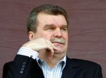 Dinu "Vamă" anunţă vineri dacă va accepta postul de preşedinte la Steaua