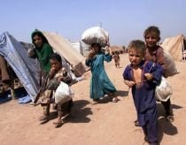 Jumătate de milion de pakistanezi, aşteptaţi să se refugieze din valea Swat 

