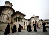 Arhiepiscopul Tomisului, cercetat pentru luare de mită, s-a refugiat într-o mânăstire