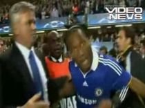 Drogba ar putea fi suspendat de UEFA, după ce l-a înjurat pe arbitrul partidei Chelsea - Barcelona (VIDEO)