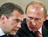 Rusia, ţara cu doi preşedinţi. Cât mai rezistă Medvedev, când se prăbuşeşte Putin?