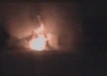 Un autoturism a fost incendiat în Târgu Jiu (VIDEO)