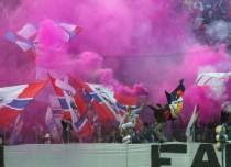 Steaua, amendată pentru torţele şi bannerele introduse de fani pe stadion la meciul cu Dinamo (VIDEO)