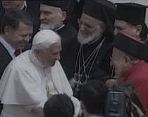 Papa Benedict a ajuns la Nazaret, unde a fost întâmpinat de mii de creştini
