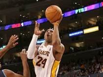 Prima victorie pentru Lakers în finala Vestului cu Nuggets, 105-103 (VIDEO)