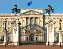 Doi jurnalişti au pătruns în Palatul Buckingham mituind un şofer cu 1.000 de lire sterline (VIDEO)